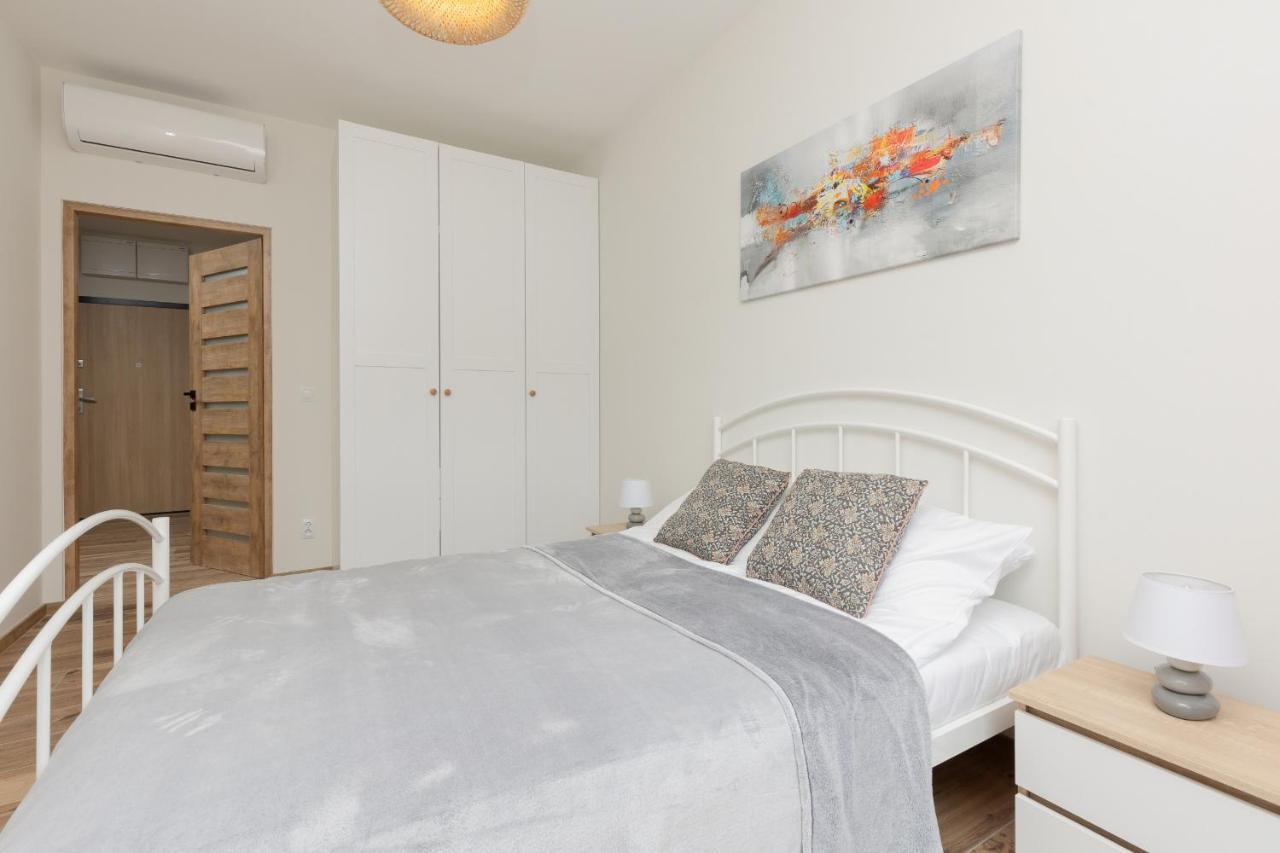 Apartment With Balcony & Parking Near Manufaktura Lodz By Renters Prestige Zewnętrze zdjęcie